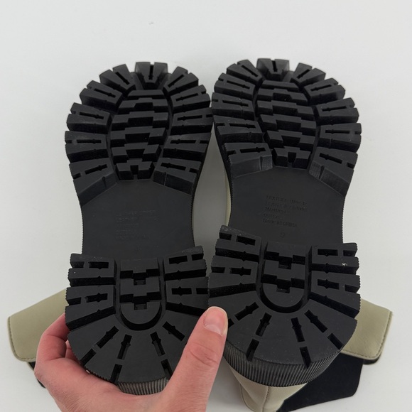 Intentionally Blank Guided Pull On Lug Sole Boots in Cream 9 S71 - Picture 6 of 7